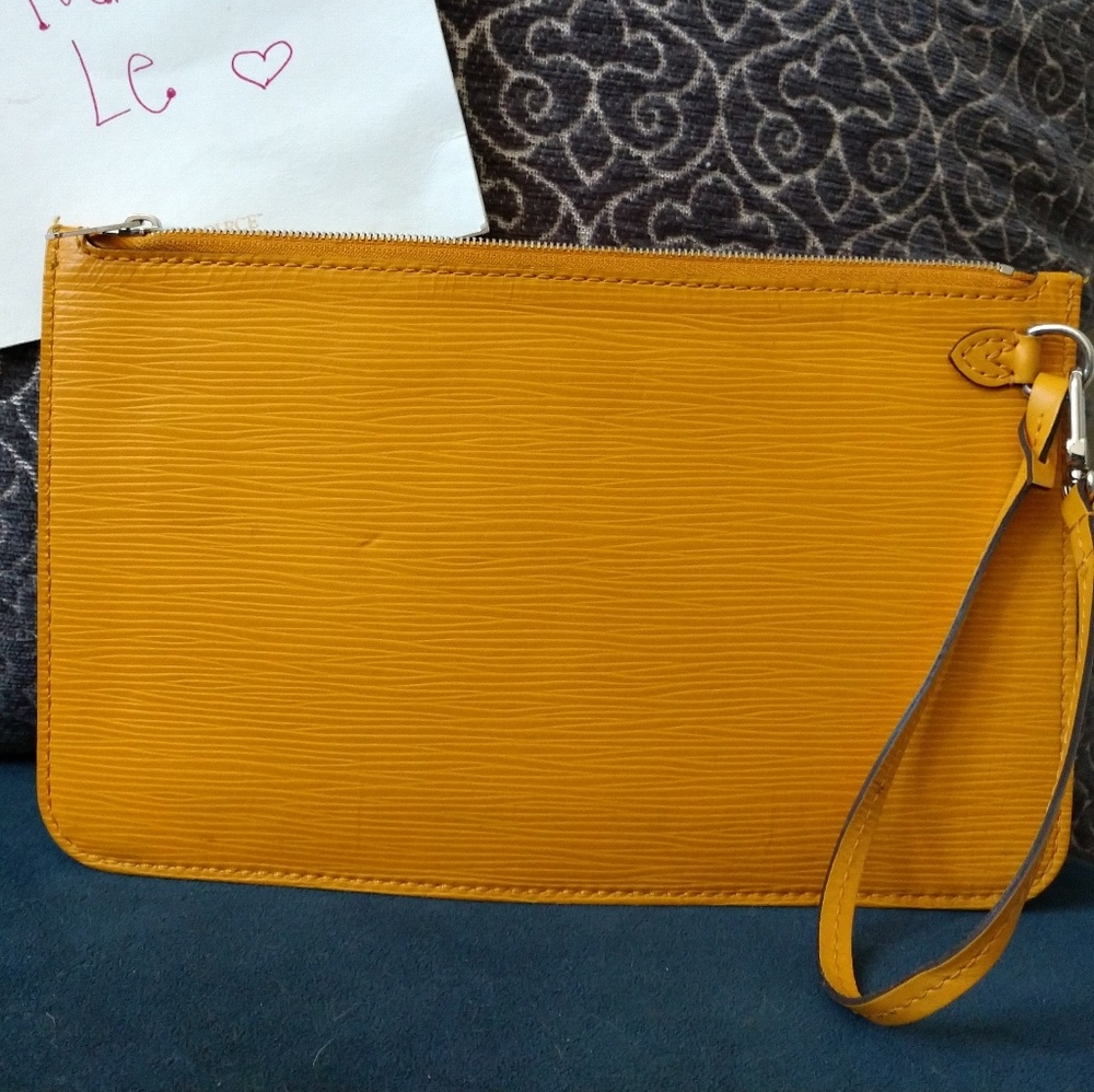 Authentic Louis Vuitton Neverfull Pochette Pouch